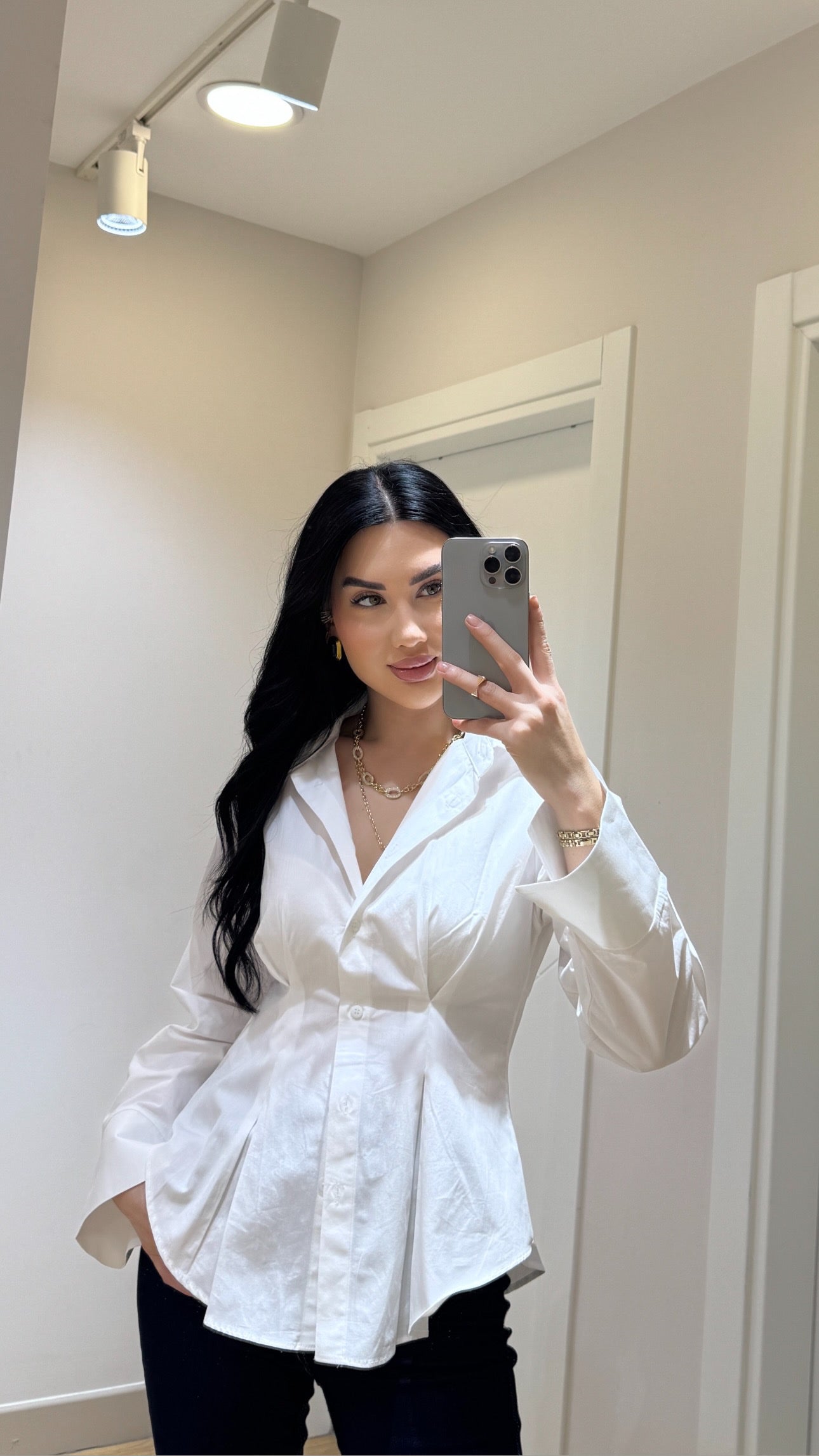 BELDEN OTURAN GÖMLEK