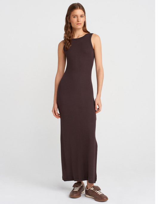 Yırtmaç Detaylı Midi boy Elbise