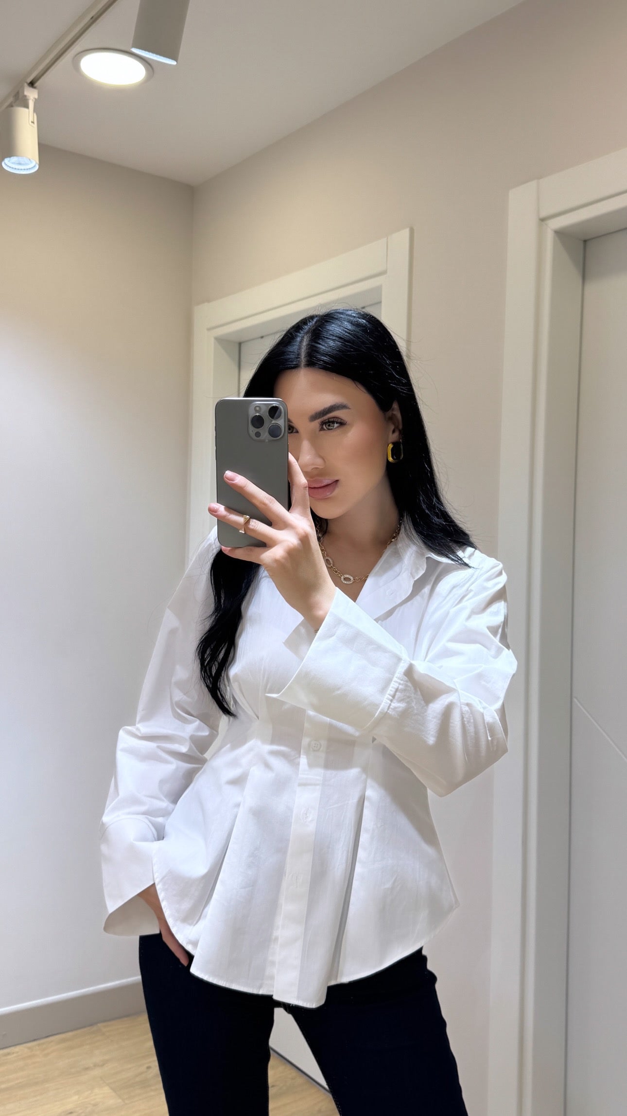 BELDEN OTURAN GÖMLEK